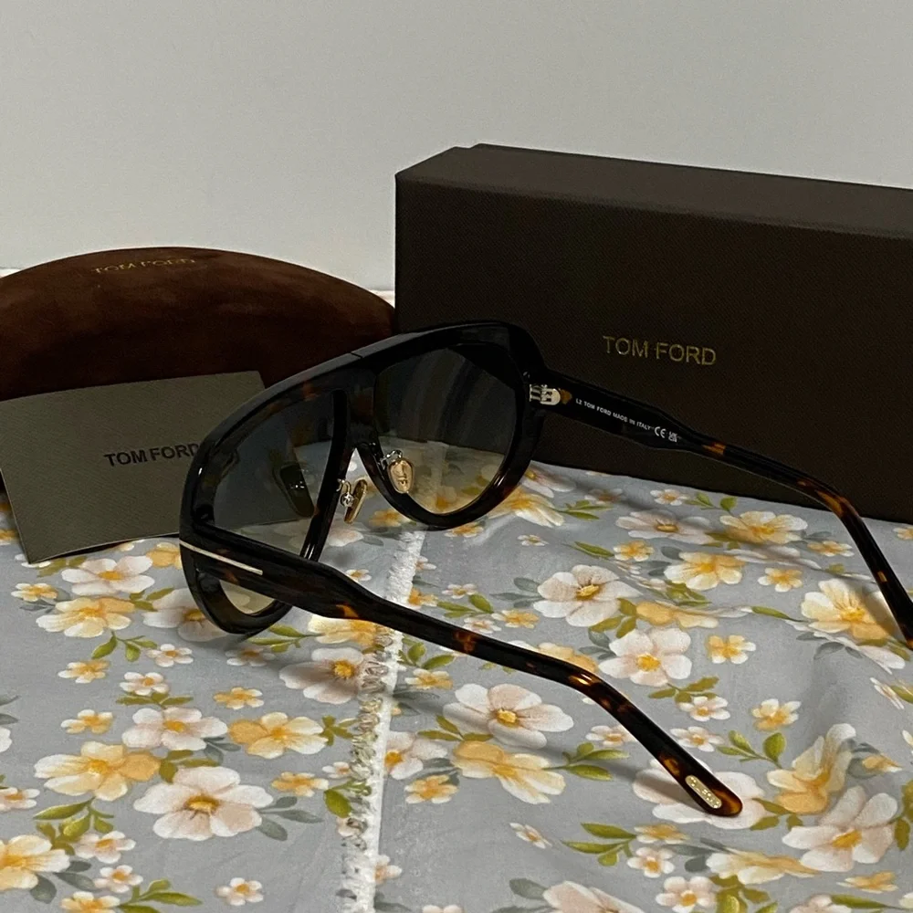 Tom Blue and Yellow Lens
Sunglasses - Picture 9 of 9